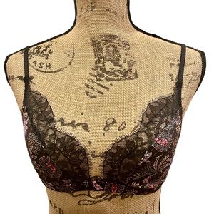 Victoria’s Secret Satin and Lace Bralette Size Small NWT